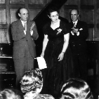 Em agosto de 1957 realizaram-se os primeiros exames oficiais da Academia.